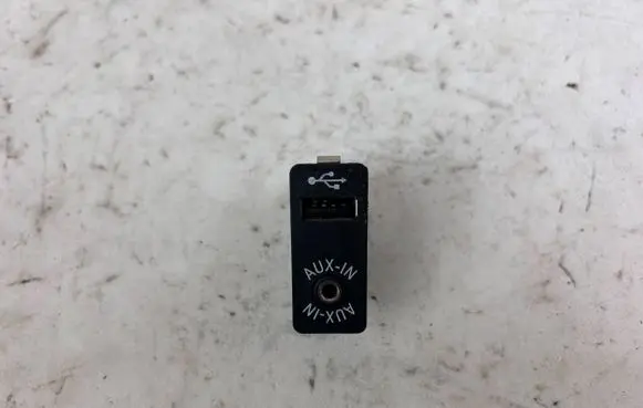 BMW 5 GT F07 AUX in-socket connector 9237653