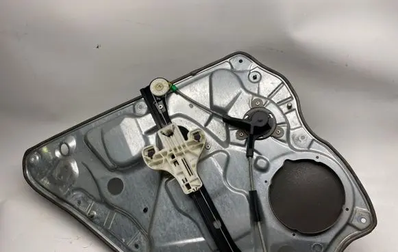 Volkswagen Polo Rear window lifting mechanism without motor