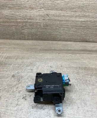 Toyota Avensis T270 Air flap motor/actuator 0638000920