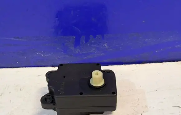 Volvo S80 A/C air flow flap actuator/motor 6G9N19E616BA