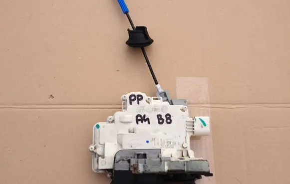 Porsche Cayenne (9PA) Front door lock 8J1837016A