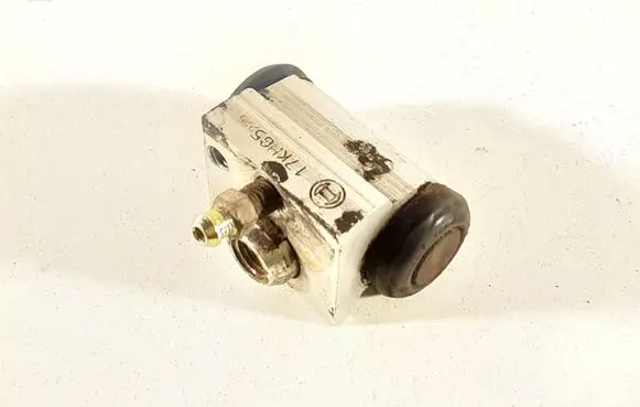 Toyota Aygo AB10 Rear brake caliper 17KHG5 L1167351 17KHG5225