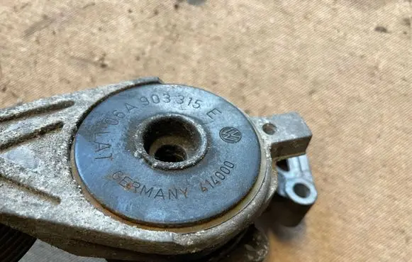 Audi TT Mk1 Generator/alternator belt tensioner 06A903315E