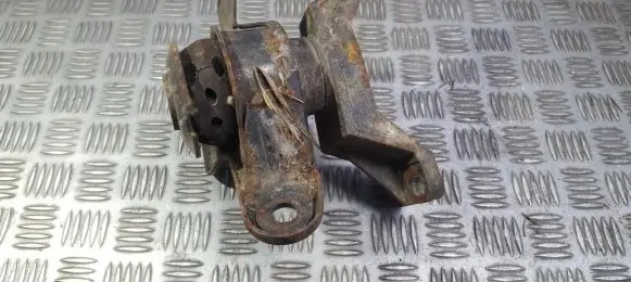 Ford Mondeo MK II Engine mount bracket 97bb7m125cb 97bb-7m125-cb