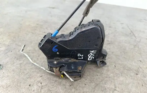 Toyota Corolla Verso E121 Front door lock 