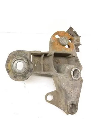 Audi A4 S4 B7 8E 8H Engine mounting bracket 8E0199352N