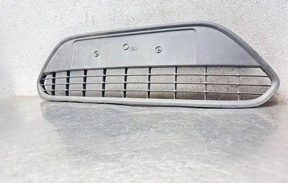 Ford Focus Front bumper lower grill 8M5117B968A LKN0097A