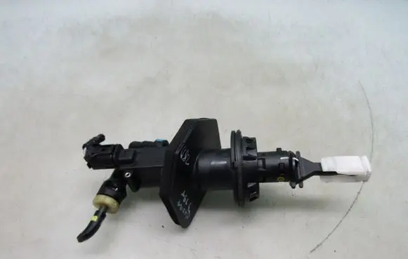 Mazda 3 Clutch slave cylinder 