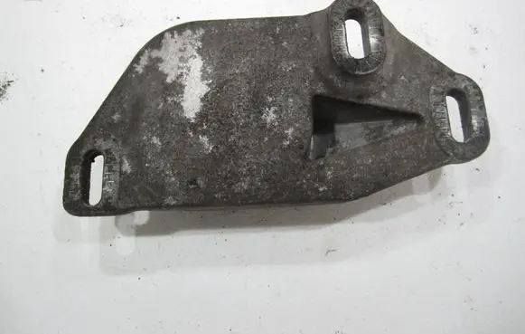 Audi A4 S4 B6 8E 8H Engine mounting bracket 8E0199335N