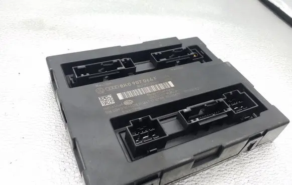 Audi A4 S4 B8 8K Comfort/convenience module 8K0907064F 5DK00991840HLHW41