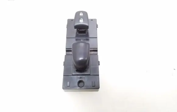 Nissan Qashqai Electric window control switch