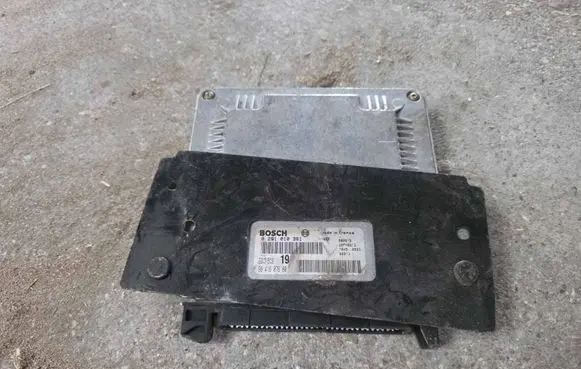 Peugeot 406 Engine control unit/module 0281010361