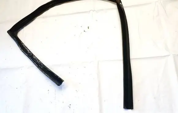 Land Rover Range Rover Evoque L551 Rubber seal front coupe door 