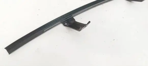 Chevrolet Captiva Front door glass trim molding 