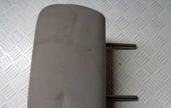 Skoda Octavia Mk2 (1Z) Rear seat headrest 