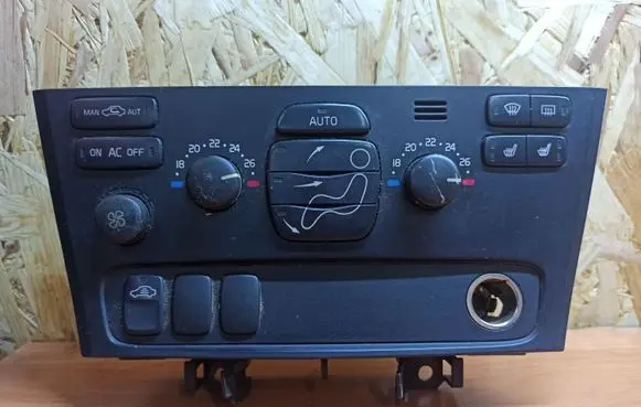 Volvo XC70 Climate control unit 8691876