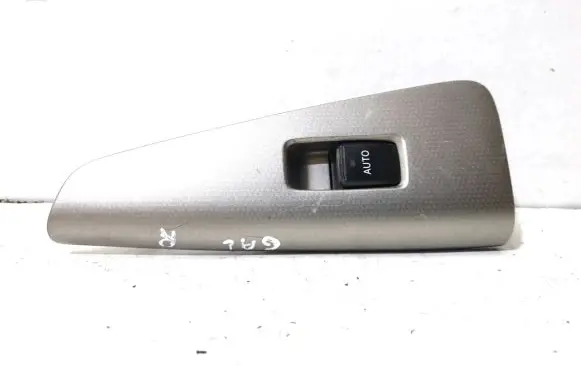 Toyota Corolla Verso E121 Electric window control switch 8403013030