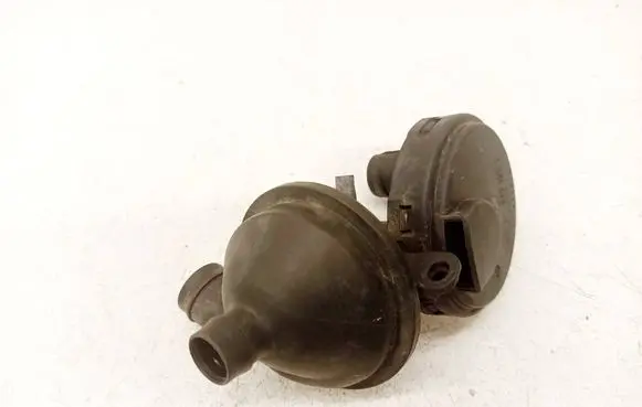 BMW 3 E46 Oil breather separator 7501566