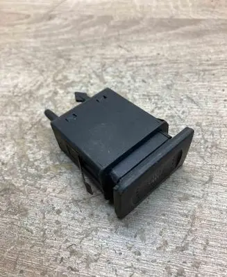 Volkswagen Golf IV Windscreen/window heater switch 1J0959621C