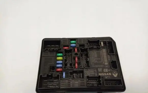 Nissan Navara D40 Fuse box set