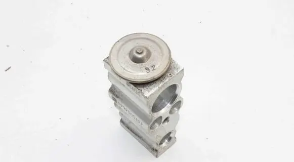 Lexus NX Air conditioning (A/C) expansion valve 4475004640
