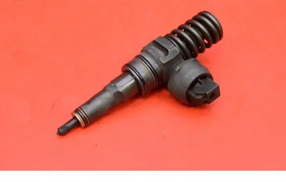Volkswagen Golf V Fuel injector 0414720215