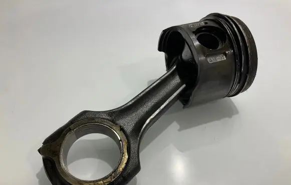 Mercedes-Benz E W211 Piston with connecting rod