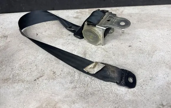 Toyota Auris 150 Rear seatbelt 7P1450