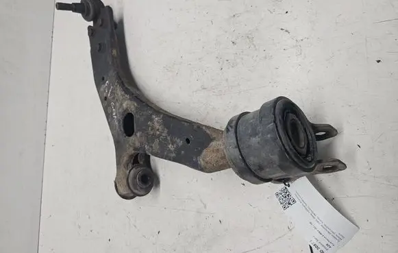Ford Focus C-MAX Front lower control arm/wishbone 3M513A424AH