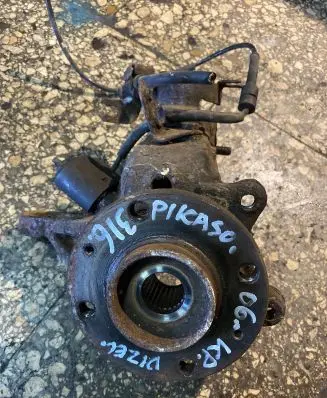 Citroen Xsara Picasso Front wheel hub