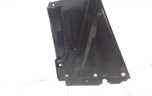 Center/middle under tray cover