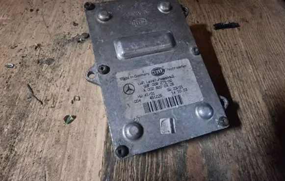 Mercedes-Benz E W211 Headlight ballast module Xenon 5DF008279 A0028202426