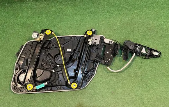 Mercedes-Benz CLA C118 X118 Front door window regulator with motor A1187223900
