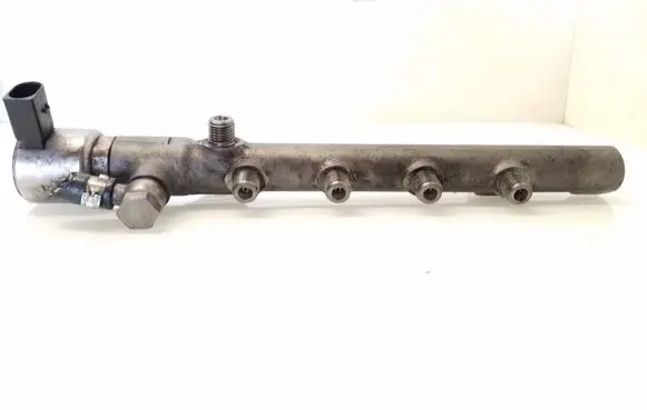 Mercedes-Benz E W212 Fuel main line pipe A6510700495 R9144Z240A