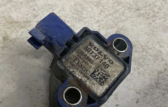 Volvo V50 Airbag deployment crash/impact sensor 30737140 8042A5