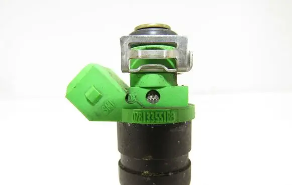 Audi A6 S6 C5 4B Fuel injector 078133551BB