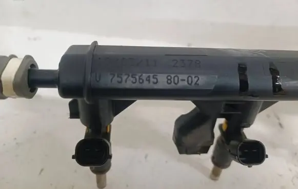 Citroen C4 II Fuel injectors set 7575645