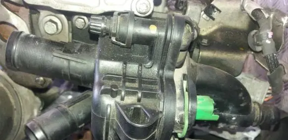 Peugeot 208 Engine coolant pipe/hose 9684588980