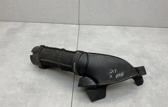 Opel Mokka X Air intake duct part 95143260