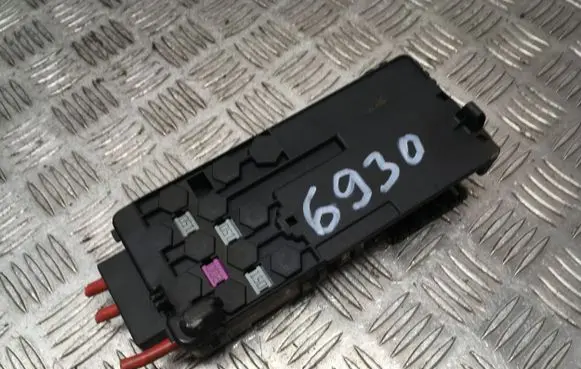 Mercedes-Benz E W211 Fuse box set 013948411 E0000031