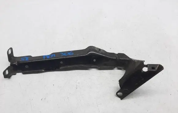 Audi A4 Allroad B8 Fender mounting bracket 8K0821135CA4B8