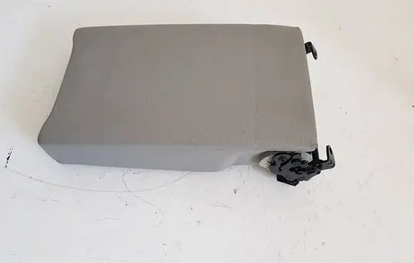 Audi Q7 4L Rear seat armrest 