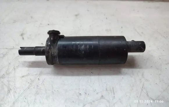 Volkswagen PASSAT CC Windscreen/windshield washer pump 3B7955681