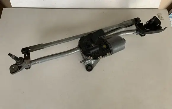 Audi Q5 SQ5 Front wiper linkage and motor 8R1955023D