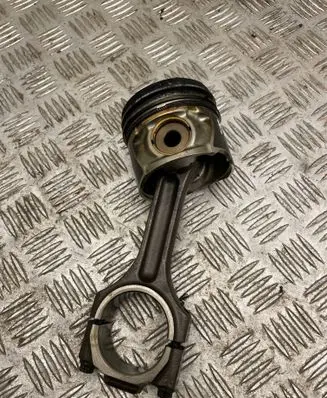 KIA Sportage Piston with connecting rod 