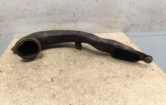Air intake hose/pipe
