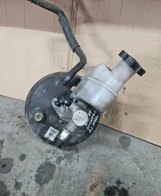 KIA Sorento Brake booster