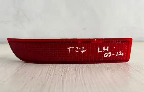 Toyota Avensis T270 Rear tail light reflector 1090037 8192013022