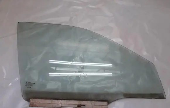 Volvo V50 Front door window glass four-door