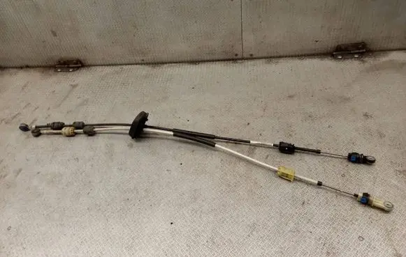 Opel Insignia A Gear shift cable linkage 55576239
